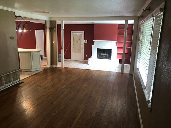 2nd image of 400 E 92nd St