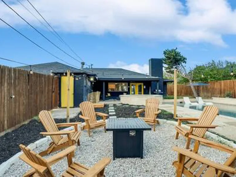 Darvany Dr — Photo 45