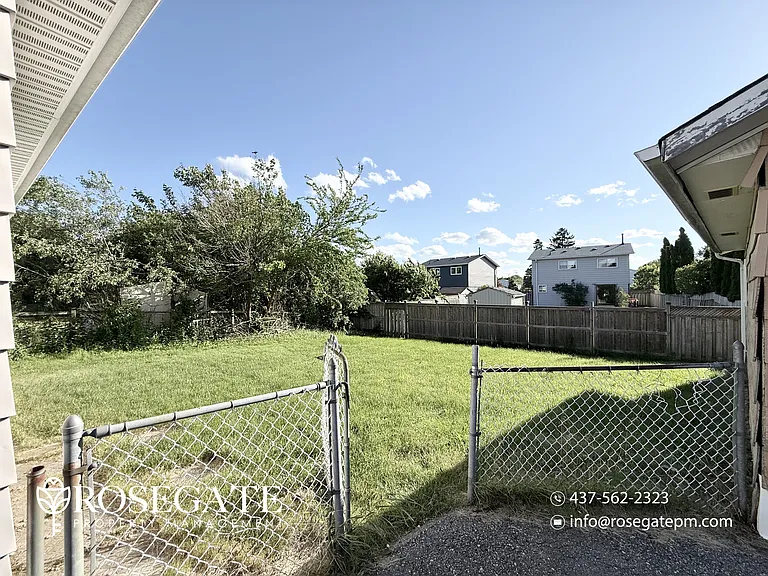 7 Gemshaw Cres #1 — Photo 21