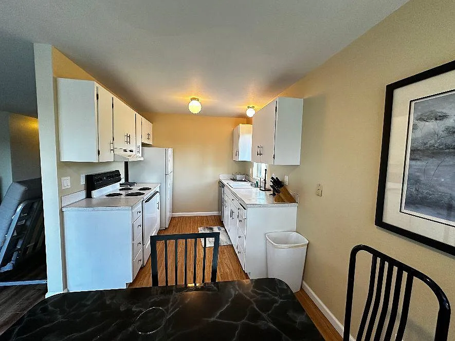 Building Photo - 6504 35th Ave NE #103