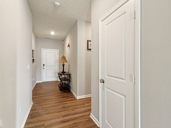 5th image of 1270 Shaw Ln