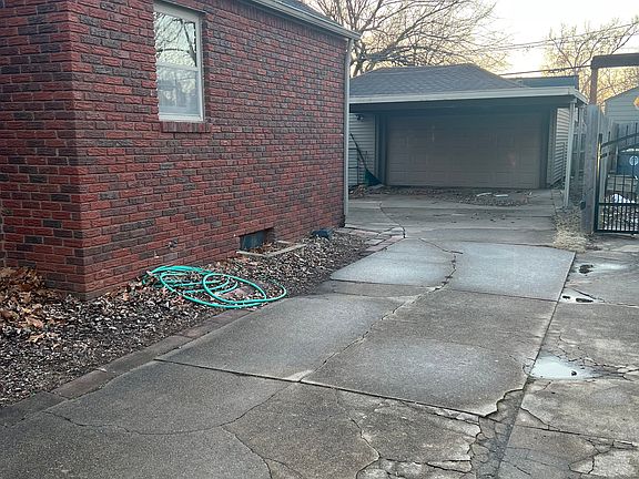 3rd image of 1632 S College Ave