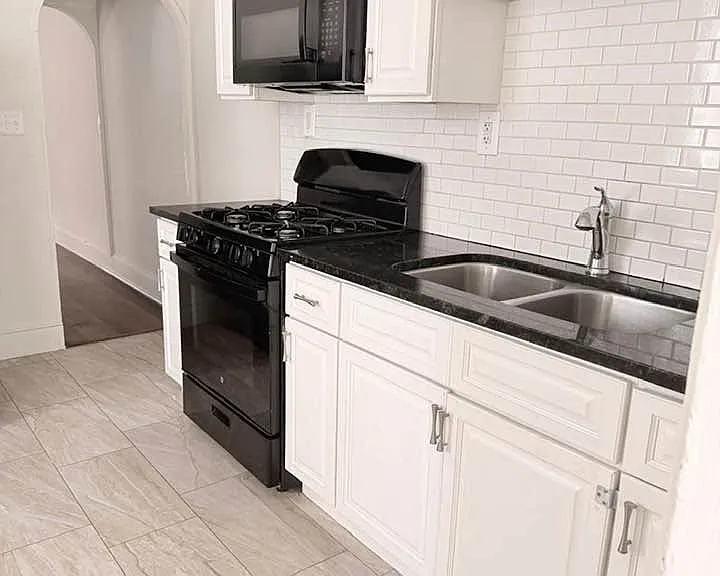 730 Pear St — Photo 3