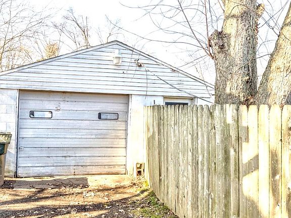 3rd image of 1426 Parkview Dr
