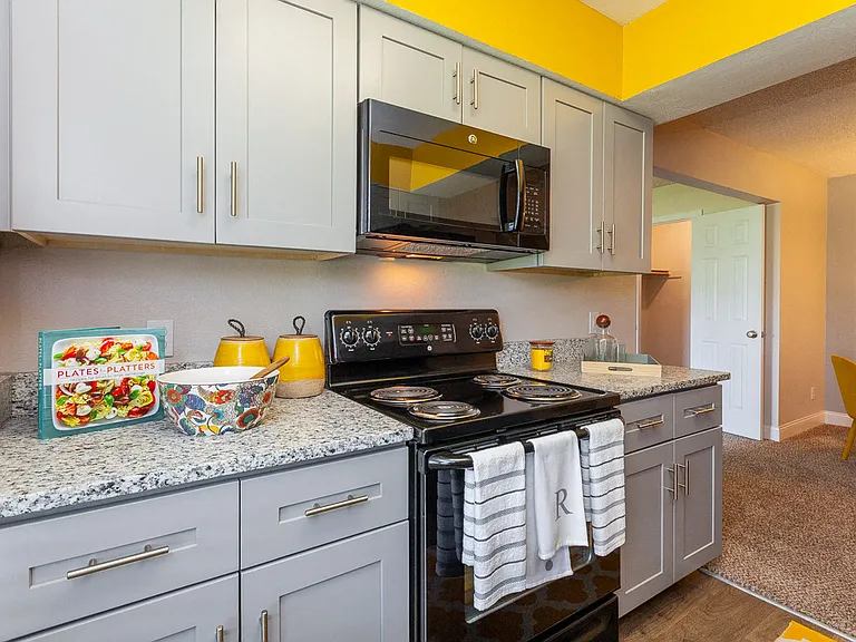 The Reserve At Barry Apartments — Photo 17