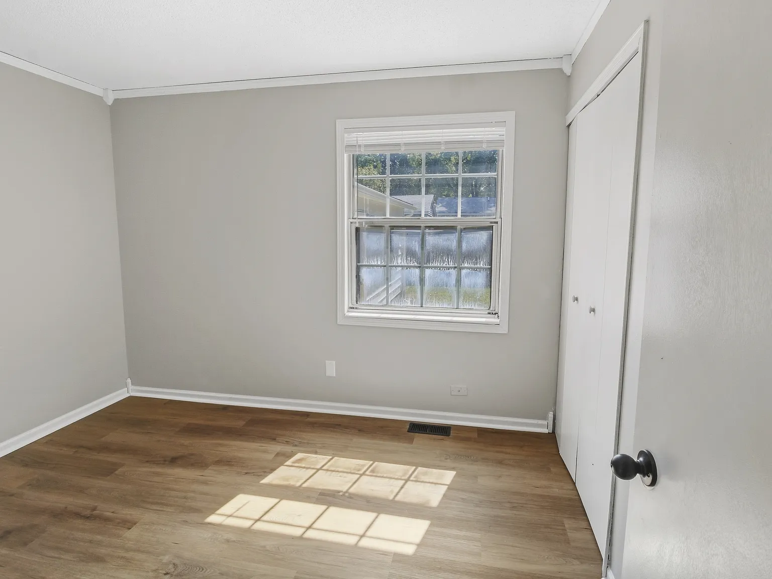 3213 York - 0 — Photo 4