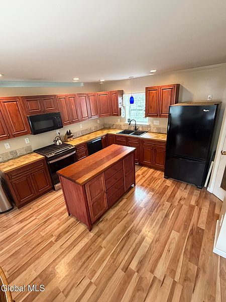 4th image of 37 Vischer Ferry Road