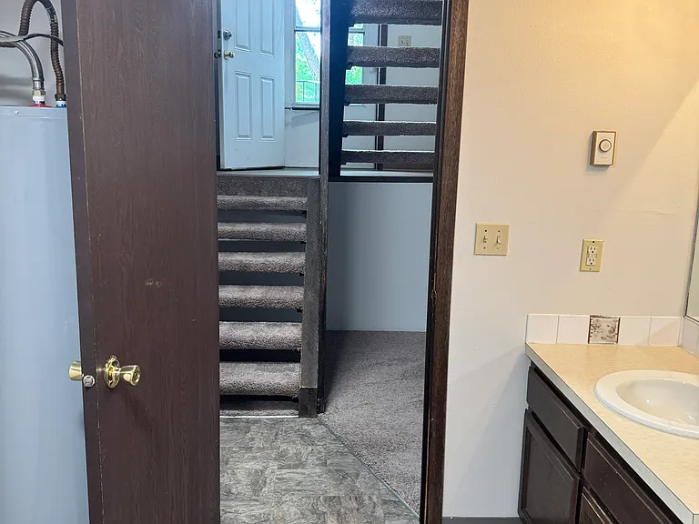 10612 E 32nd Ave — Photo 15