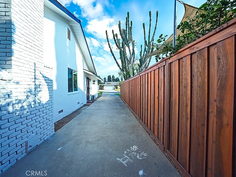 2149 Victoria Dr — Photo 27