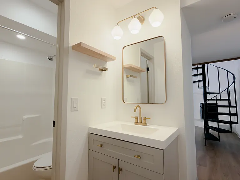 7004 Oak Meadow Cir #B — Photo 13