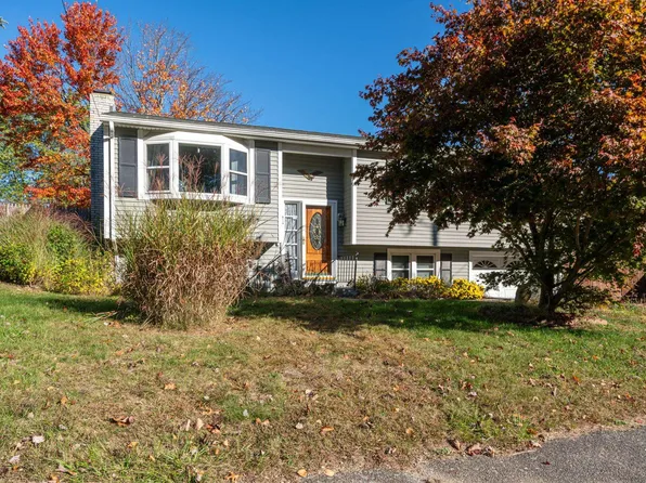 8 Waltham Drive, Nashua, NH 03060
