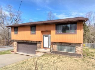 14 Beaver Dr, Hurricane, WV 25526