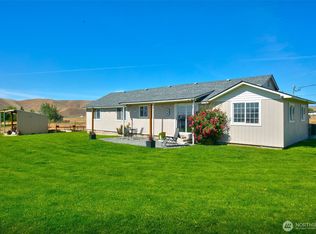 1240 W Huntzinger Road, Selah, WA 98942