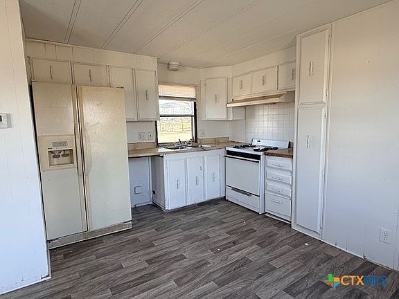 3rd image of 135 Creekway Ln