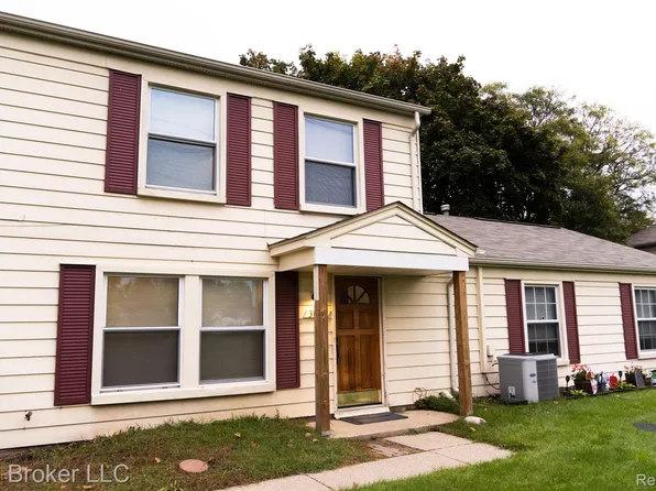 3003 Maplewood Ct, Lake Orion, MI 48360