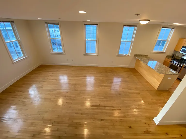 113 2nd St #Penthouse 01 — Photo 9