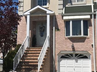 63 Quail Ln, Staten Island, NY 10309
