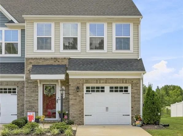 10877 Genito Square Dr, Midlothian, VA 23112