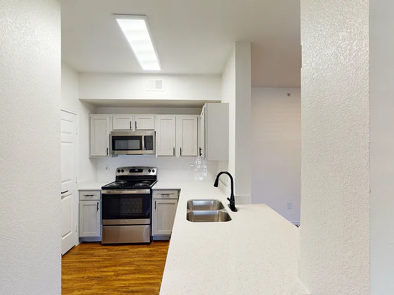 9th Street Apartments — Photo 31
