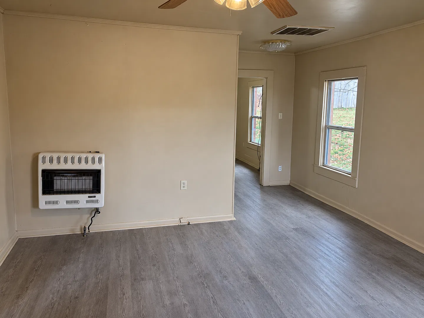 2 Bedroom and 1 Bathroom- Van Buren, Arkansas — Photo 4