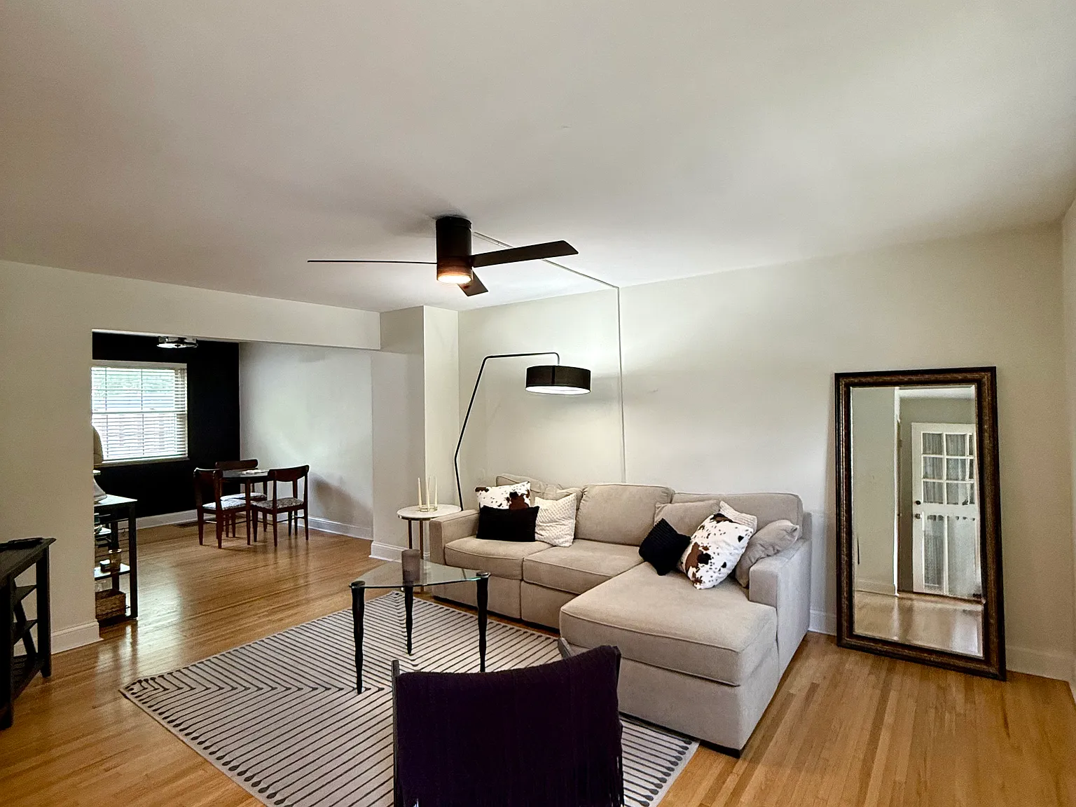 2 bed, 1150 sqft, $2,100 — Photo 2