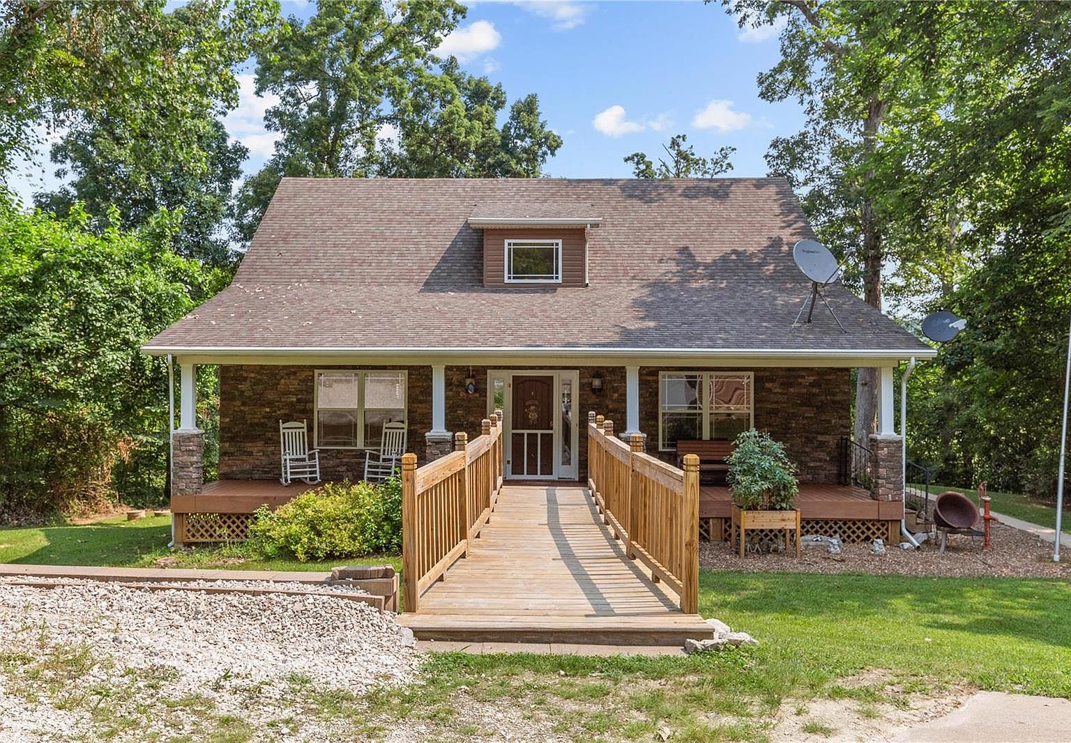 370 Riverview Dr, Golden Eagle, IL 62036 Zillow