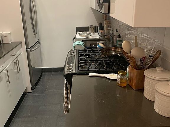 4th image of 95 Horatio St APT 7R