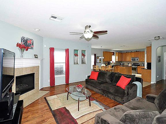 5th image of 2703 Roaring Oaks Ln