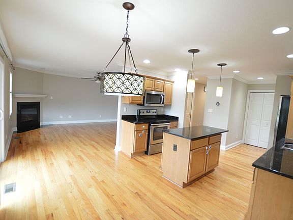 4th image of 232 Newberry Ln