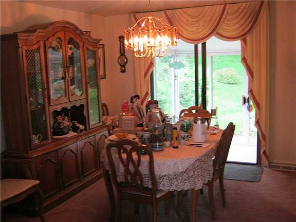 3rd image of 210 Aberdeen Dr
