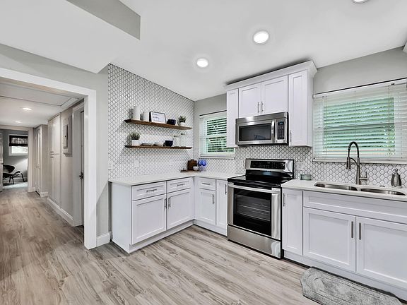 5th image of 212 Coral Way