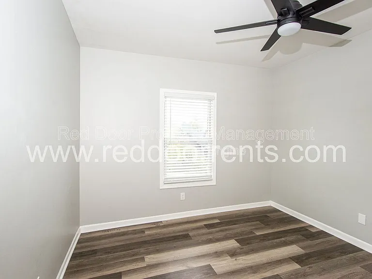 1329 E Market St #8 — Photo 24