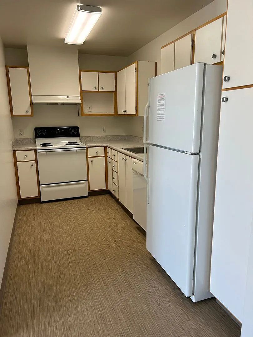 (642) University Center - 2 Bedroom / 1 Bathroom — Photo 4