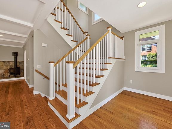 5th image of 312 N Washington St
