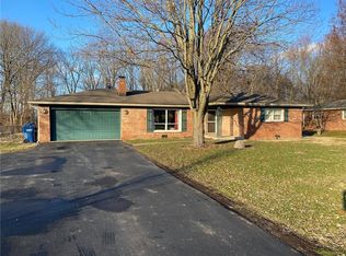 1820 Country Lane Dr, Greenfield, IN 46140