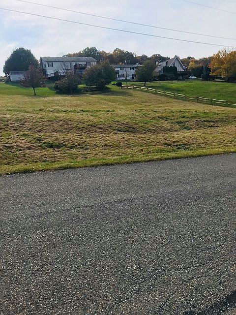 2nd image of 720 Shawnee Dr