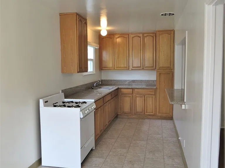 1703 W Balboa Blvd — Photo 7