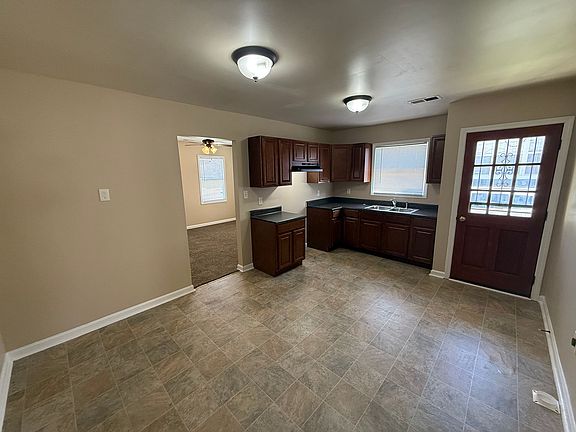 4th image of 1063 Springdale St