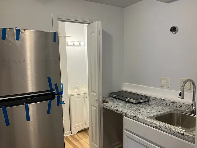 1 bed, 450 sqft, $995 — Photo 3