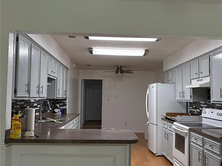901 E Dallas Ave #16 — Photo 14