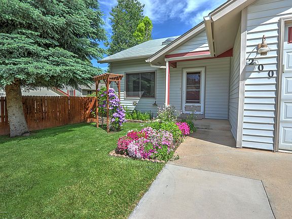 2nd image of 200 Lupine Dr