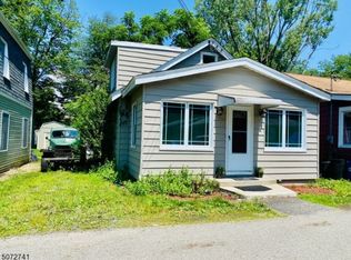 24 Diamond Dr, Lake Hopatcong, NJ 07849
