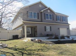45 Willow Dr, Levittown, PA 19054