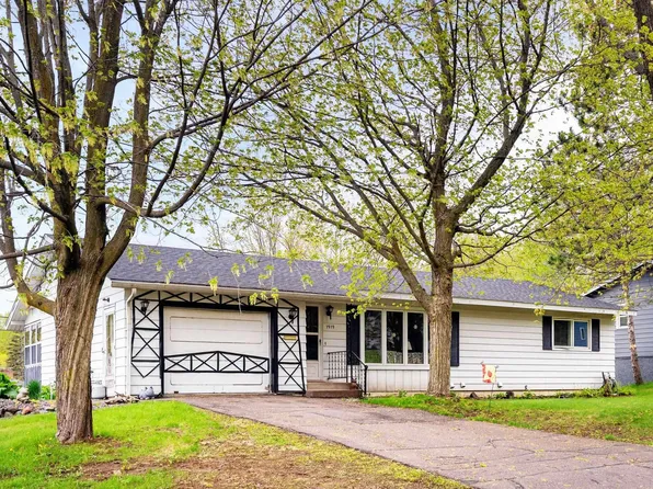 1919 Woodhaven Ln, Duluth, MN 55803