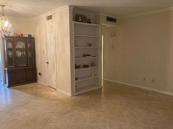 5th image of 4349 Bellaire Dr S #131S