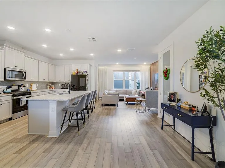 2224 Celebration Blvd — Photo 21