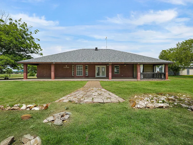 135 County Road 4519 — Photo 27