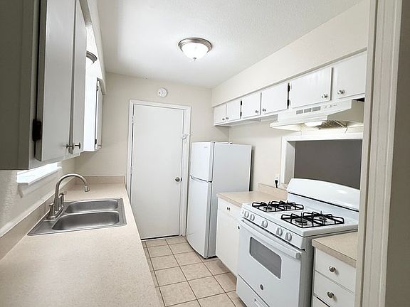 5th image of 2400 5th St #5TH13