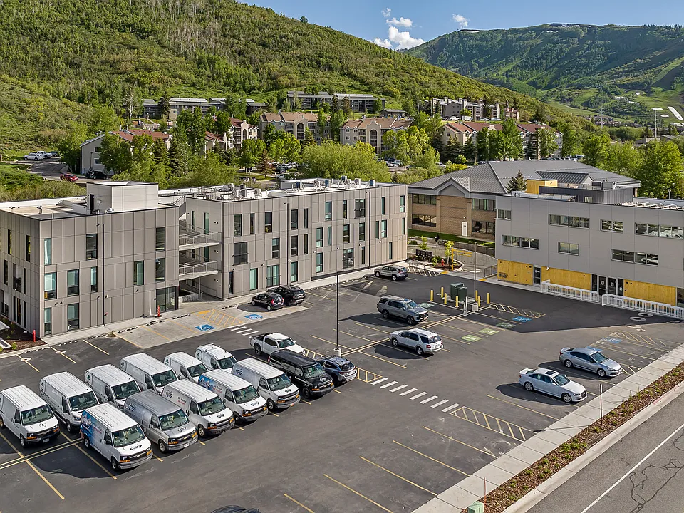 Ascent 1791-Located directly on Historic Rail Trail. 26-mile trail connecting you from Coalville to Historic Main Street Park City!