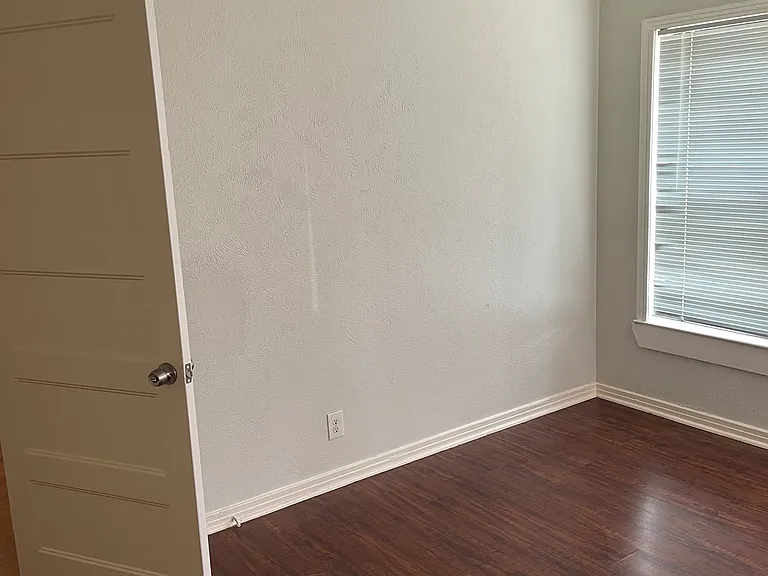 1831 Norfolk Ave — Photo 6